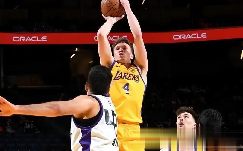 PG电子线上登入-勇士胜国王，汤普森连续爆发