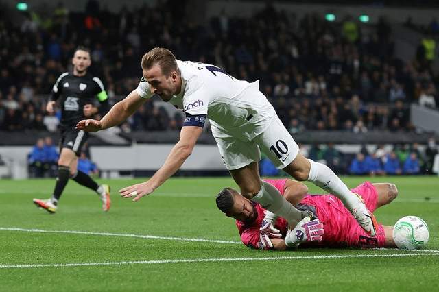 PG游戏官网登录入口-西班牙碾压曼城，穆勒完成帽子戏法